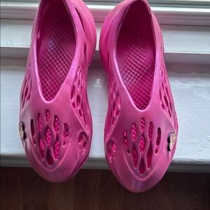 Girl slip on like they are not yezzy’s